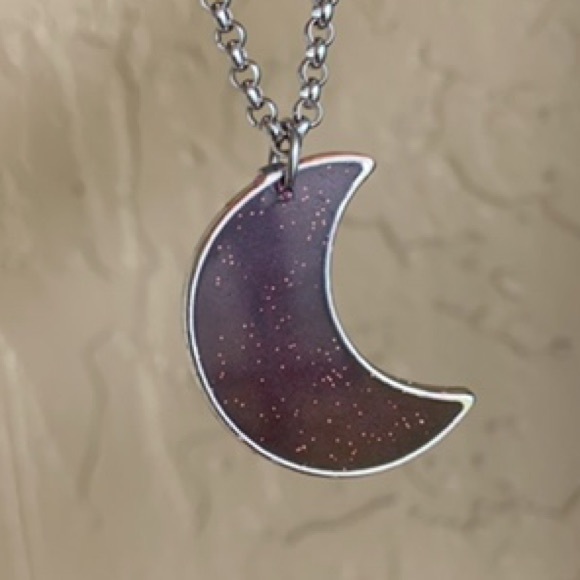 Dark Red resin & glitter crecent moon steel choker - Picture 4 of 9